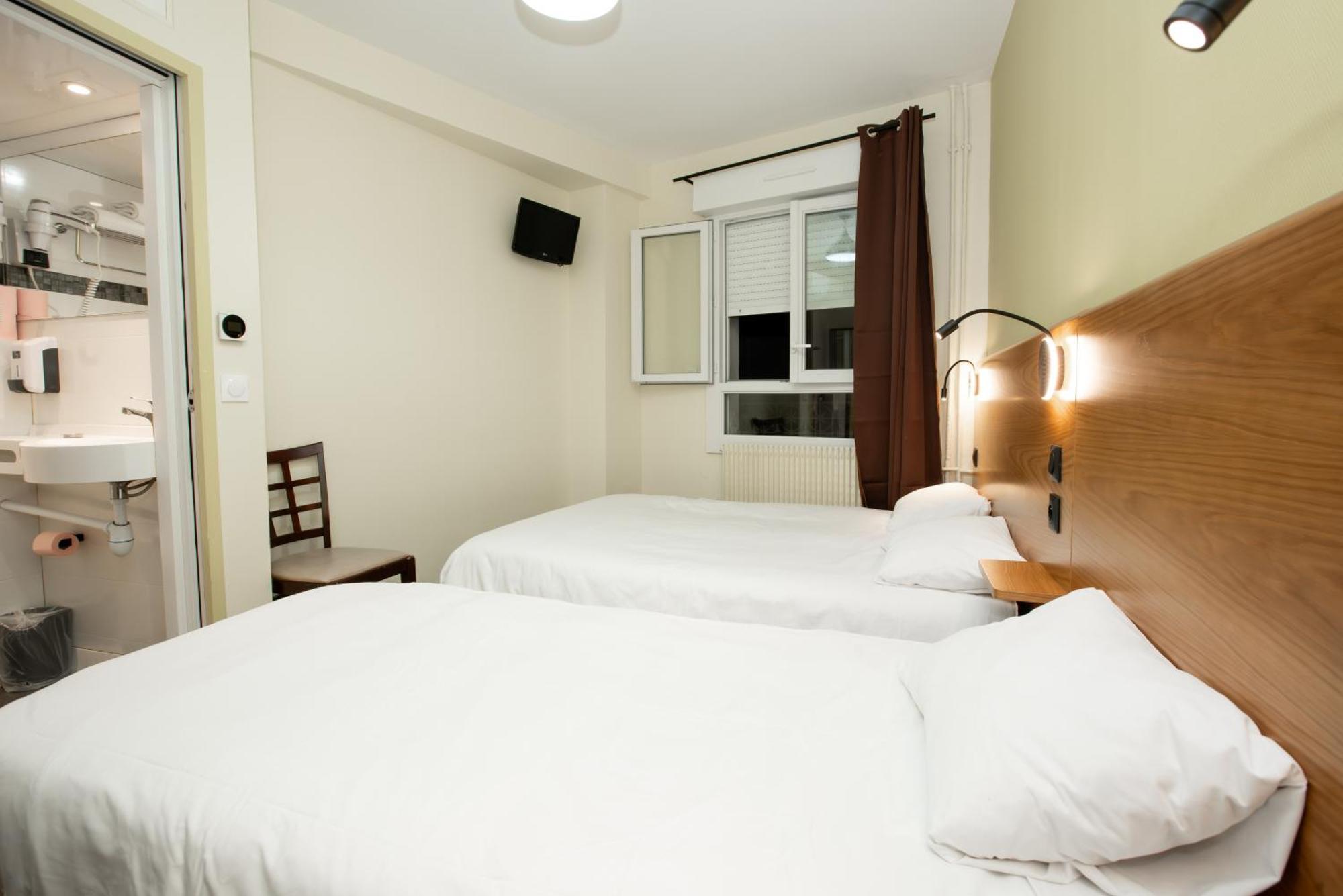 Aparthotel De La Terrasse 2*